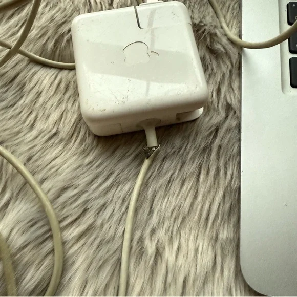 Macbook *Read Description* - Picture 5 of 8